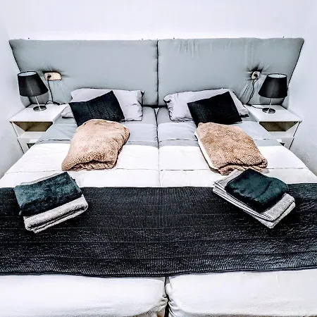 Luxury Newly Refurbished Modern With Stunning Mountain Views - Xmas And Ny 2025-2026 Now Apartment *